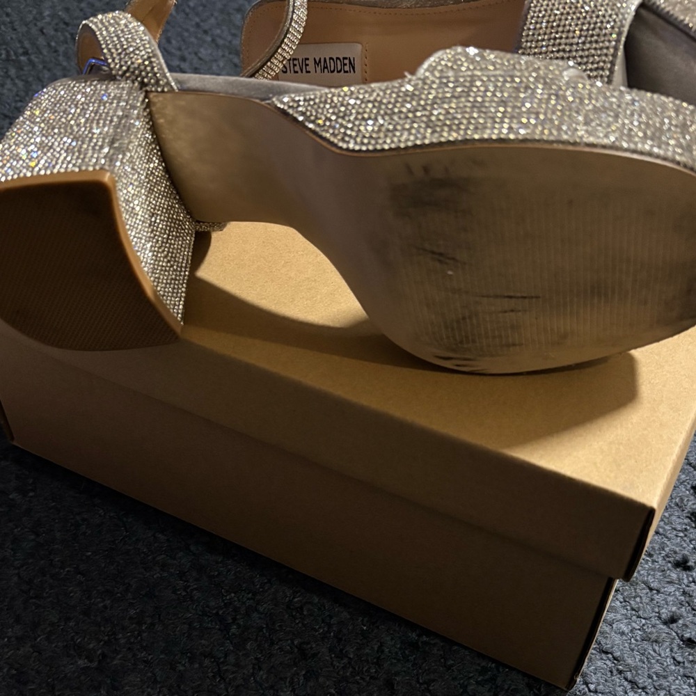 Steve Madden Silver Platform Sandals with Chunky Heel - Picture 6 of 7